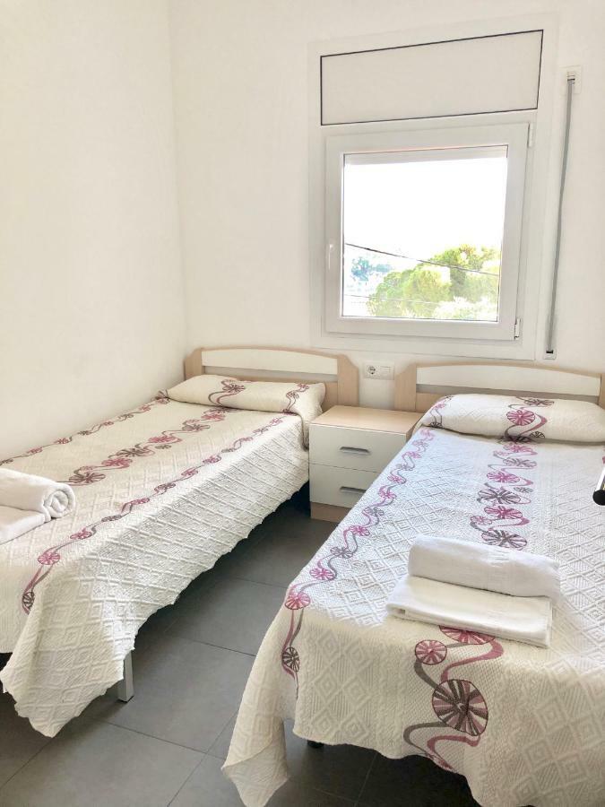 Chalet Doble Almadraba Villa Roses Buitenkant foto